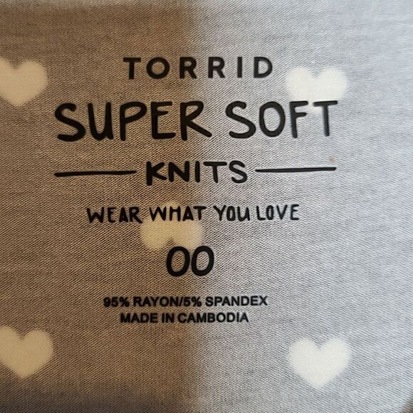 00X 10W Torrid Grey Crew Neck Tee Super Soft Dotted Hearts Slim Fit Medium Large - Picture 4 of 5